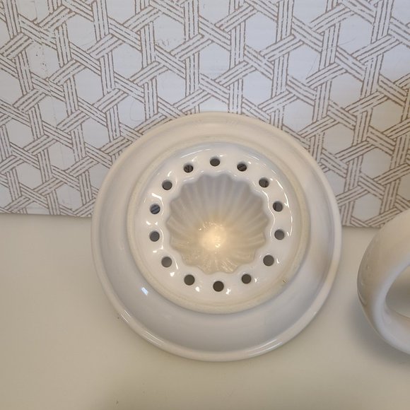 Rae Dunn JUICE Citrus Juicer Pitcher w/Removable Lid - White Ceramic Magenta - Picture 5 of 8